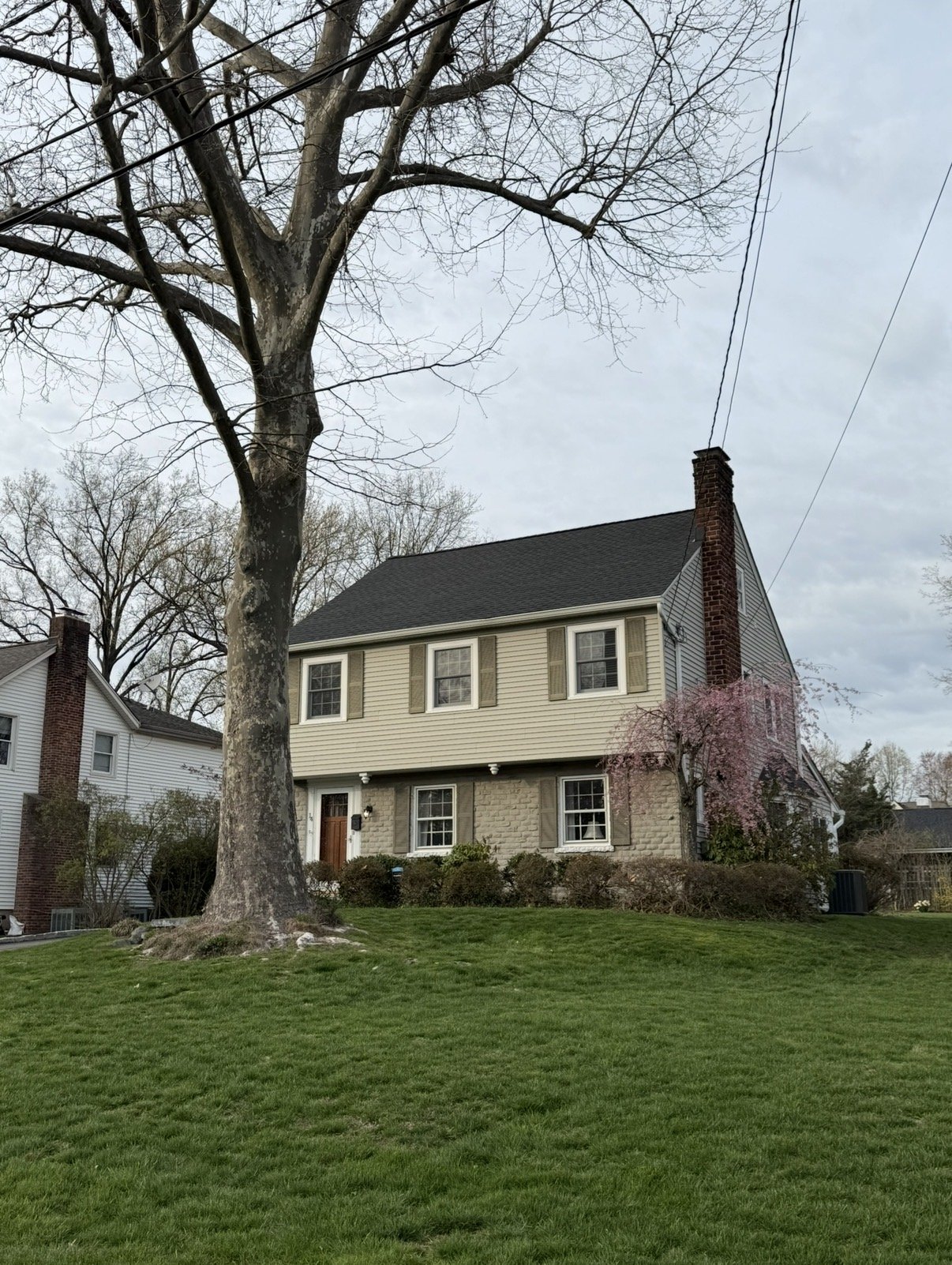 Colonial home front elevation