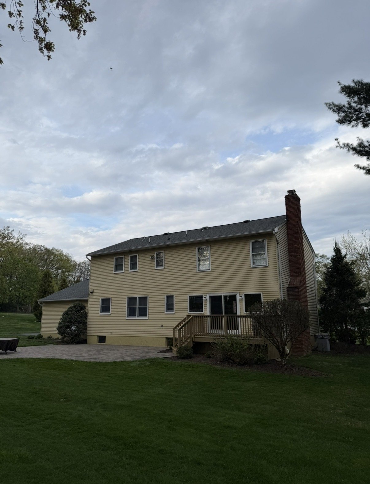 Back of yellow colonial